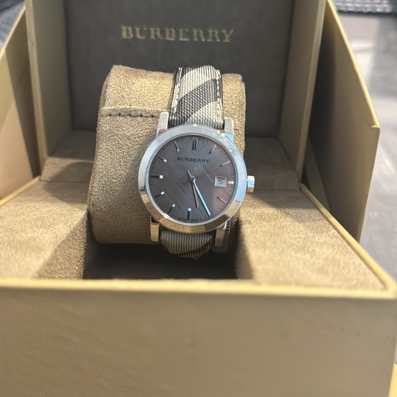 Women’s Burberry Watch - Picture 3 of 4